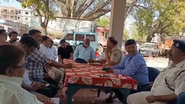 मदनपुर थाना परिसर में होली, शबेबरात एवं झुमटा को लेकर शांति समिति की बैठक      
