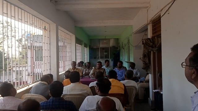 अनुमंडल कार्यालय में अनुमंडल शांति समिति की बैठक में मौजूद एसडीओ, एसडीपीओ और अन्य पदाधिकारी
हवेली खड़गपुर मुंगेर
