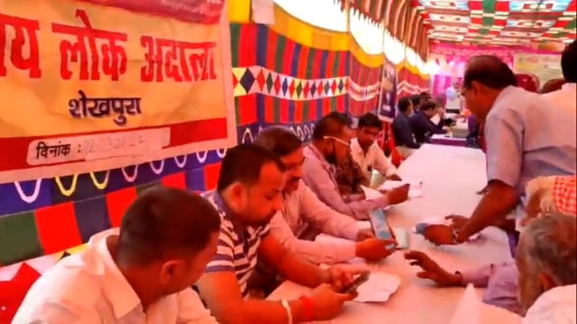 जिला न्यायालय में आयोजित राष्ट्रीय लोक अदालत में कुल 748 मामलों का निपटारा किया गया इस दौरान करीब 1 करोड़ की वसूली की गई