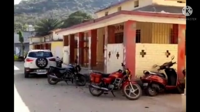 फुल्लीडुमर में निर्मित सामुदायिक शौचालय एवं नाला निर्माण में गड़बड़ी को लेकर ग्रामीणों ने आवेदन देकर वीडियो से की शिकायत