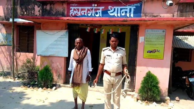 हसनगंज पुलिस ने 10 लीटर देसी चुलाई शराब के साथ, एक शराब विक्रेता को गिरफ्तार कर भेजा जेल