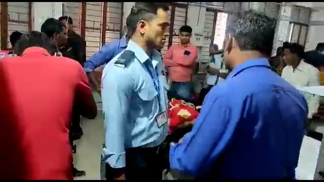 घरेलू विवाद में एक महिला ने फांसी लगाकर की आत्महत्या महिला के परिजनों ने लाया सदर अस्पताल डॉक्टर ने किया मृत घोषित