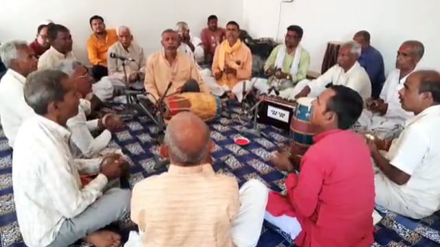 शहर के पटेल स्मारक में होली मिलन समारोह का हुआ आयोजन,होली के पारंपरिक गीतों पर झूमे लोग