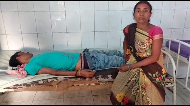 तिलैया नदी के समीप सड़क दुर्घटना में एक युवक बुरी तरीके से हुआ घायल किया गया रेफर