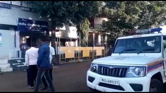 लोणी येथे ऑटोरिक्षा मधून पोलिसांनी केली लोखंडी जप्त ग्रामीण पोलिसांत गुन्हा नोंद