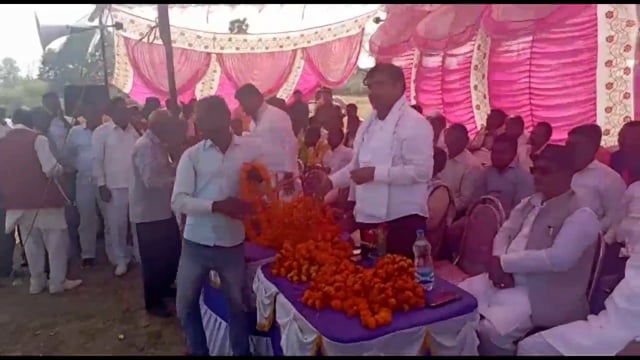 सिरदला के जर्रा पहाड़ी के समीप राजद के कार्यकर्ताओं ने नवादा जिला विधान पार्षद चुनाव को लेकर की बैठक