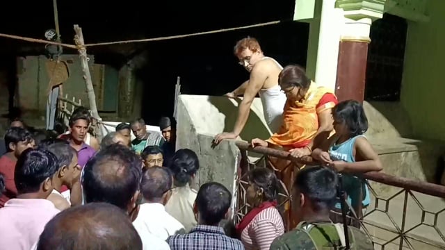 लखीसराय शहर के चितरंजन रोड महादेव सिनेमा हॉल के समीप एक मकान हुआ धराशाई बाल बाल बचे लोग