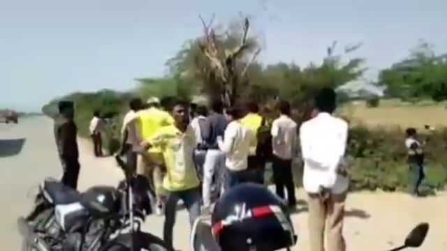 जालौन:एक्सीडेंट-गैस सिलेंडर लादकर जा रहे ट्रक ने वाइक सवार युवक को रौंदा