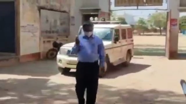 कोंच:-बैक्सीनेसन शिविर का सी एम ओ ने किया निरीक्षण