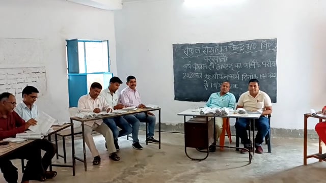 परसामा म0वि0सीआरसीसी में कक्षा5एवं 8 के उत्तर पुस्तिका का मूल्यांकन कार्य हुआ प्रारंभ 17 मार्च तक चलेगा मूल्यांकन कार्य।