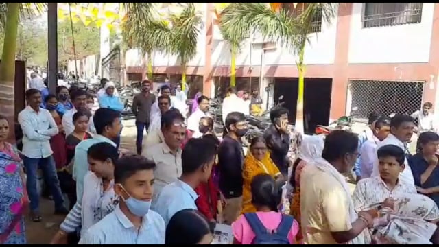 शहरात विविध परीक्षा केंद्रावर १० वी बोर्डाच्या परीक्षा सुरळीतपणे सुरू