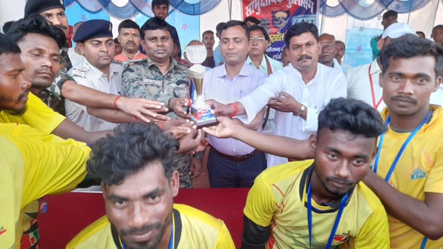 चानन  : कछुआ को हरा श्रीकिशुन ने सामुदायिक पुलिसिंग फुटबॉल कप पर जमाया कब्जा। 