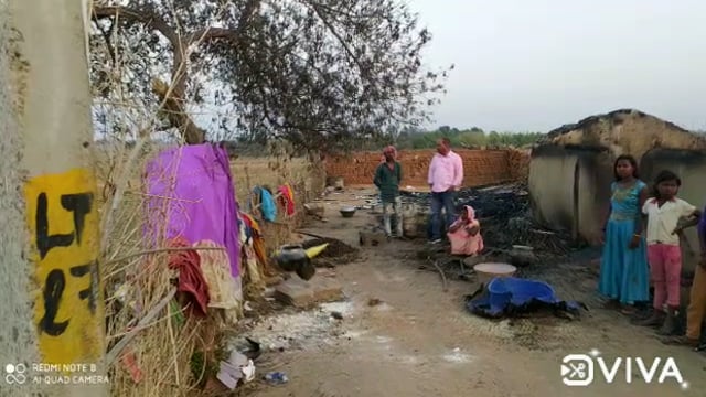 चुल्हे की आग की चिंगारी से खाक घर एवं पीड़ित परिवार से मिलकर भाकपा-माले ने प्रशासन से सहयोग की मांग की