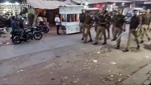 प्रतापगढ़ पुलिस अधीक्षक आई पी एस सतपाल अंतिल के कुशल निर्देशन में थाना संग्रामगढ़ पुलिस टीम ने किया फ्लैग मार्च