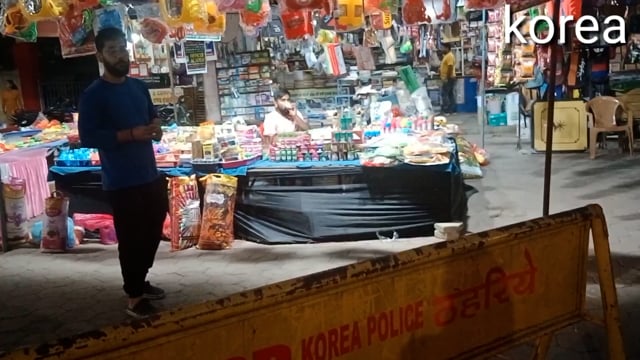 18 मार्च को है होली जिसके लिए बैकुंठपुर शहर रंग गुलाल उसे सजा