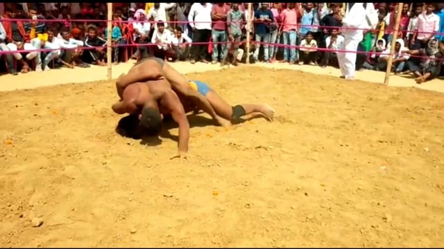 लखीसराय शहर के के आर के हाई स्कूल मैदान में एकदिवसीय कुश्ती दंगल प्रतियोगिता का किया गया आयोजन 