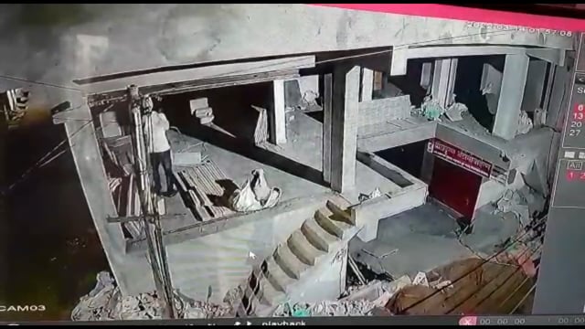 शिवाजी सोसायटीमध्ये अज्ञात व्यक्तीने दुकान पेटविले अज्ञात व्यक्ती सीसीटीव्ही कॅमेऱ्यात कैद पोलिसांत गुन्हा दाखल