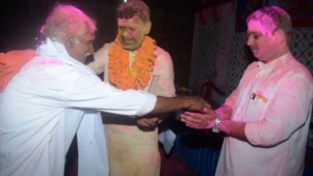 नबीनगर के जयनगर में नगर पंचायत के संभावित अध्यक्ष प्रत्याशी प्रतिनिधि प्रवीण सिंह ने होली मिलन समारोह का किया आयोजन