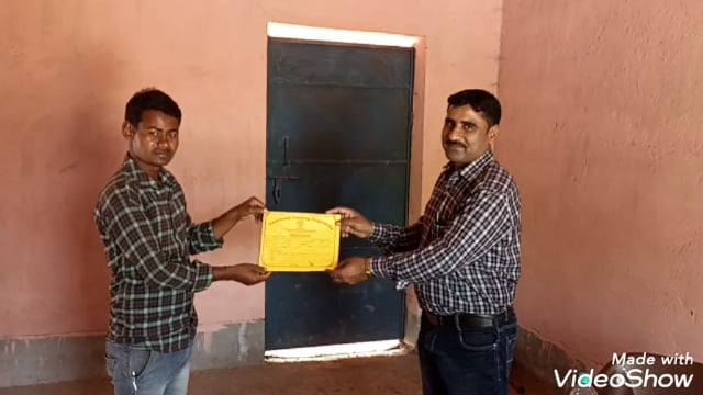 मध्य विद्यालय मेस्कौर में  60 दिनों के प्रशिक्षण के उपरांत युवाओं को दिए गए प्रमाण पत्र