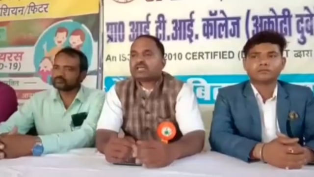 जालौन,अयोध्या प्रसाद विश्वकर्मा आईटीआई कॉलेज में छात्र छात्राओं को बांटे गये टेबलेट