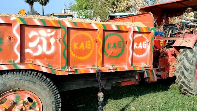 बिंद थाने की पुलिस ने अवैध रूप से बालु लदा ट्रैक्टर को चालक समेत पकड़ा