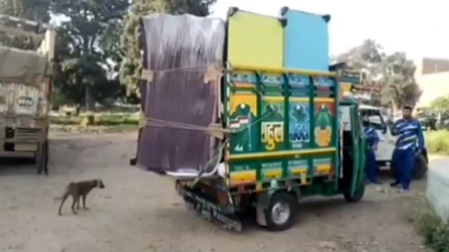 जालौन:-वाणिज्य कर विभाग ने की छापामार कारवाई में दो लोडरो का सामान किया जब्त