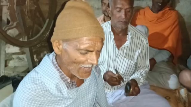 होली के त्यौहार को लेकर गांव के चौपाल पर गाई जाती है पारंपरिक होली गीत।