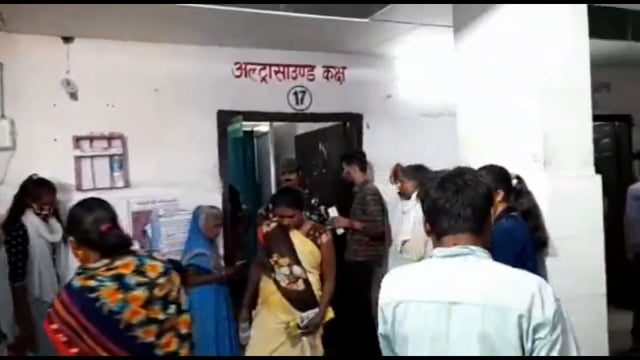 सदर अस्पताल शेखपुरा के अल्ट्रासाउंड के कक्ष देर से खुलने पर स्थानीय रोगियों ने कुछ देर के लिए हंगामा शुरू किया।