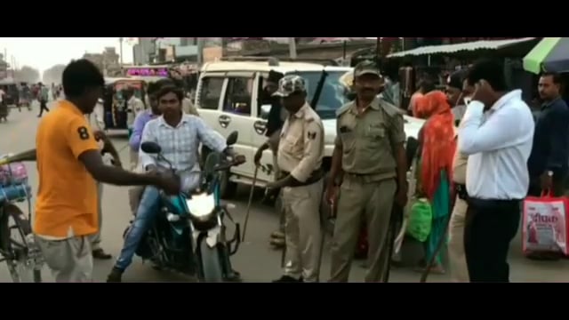 प्रखंड में होली व शबे बारात पर्व को लेकर पुलिस ने निकाला फ्लैग मार्च