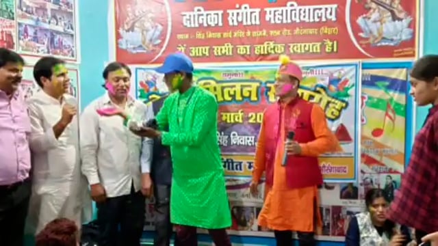 दानिका संगीतालय के कलाकारों ने मनाया होली मिलन समारोह