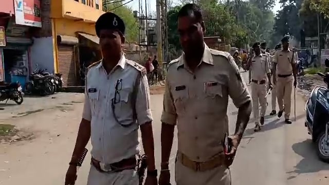 होली पर्व को लेकर हिलसा नगर में प्रशासन के द्वारा निकाली गई फ्लैग मार्च