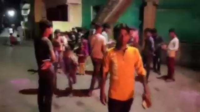 विधि-विधान के साथ होलिका दहन