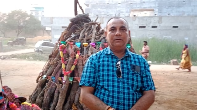 राष्ट्रीय गौ रक्षा वाहिनी के अनुराग दुबे ने क्षेत्रवासियों को दी होली की शुभकामनाएं।