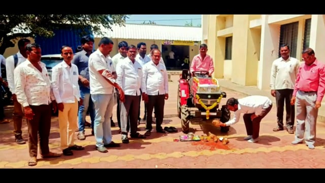 आटपाडी पंचायत समिती मार्फत शेतकऱ्यांना ट्रॅक्टर चे वाटप करण्यात आले
 