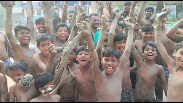 थरथरी प्रखंड समेत पूरे जिले में हर्षोल्लास के साथ मनाया गया होलिका दहन शुभकामनाओं का सिलसिला जारी