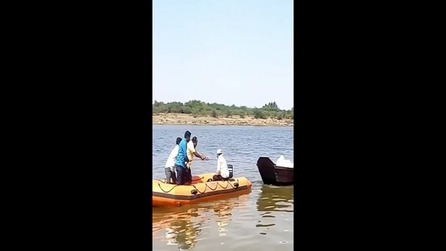 भीमा नदी पात्रातील 11 अवैद्य वाळू उपसा बोटी वर महसूल प्रशासनाने केली कारवाई ..