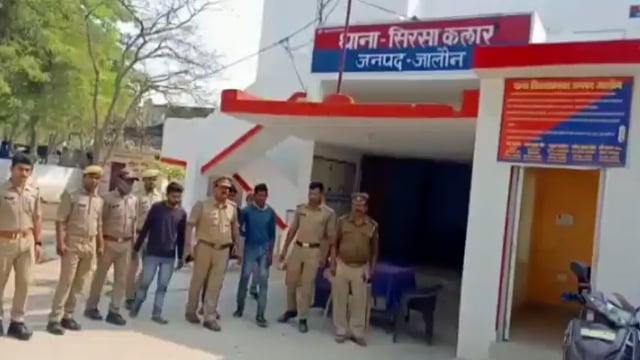 जालौन:पुलिस को मिली सफलता तीन शातिर चोरों को किया गिरफ्तार,चोरी की 3 बाइके व 1स्कूटी बरामद