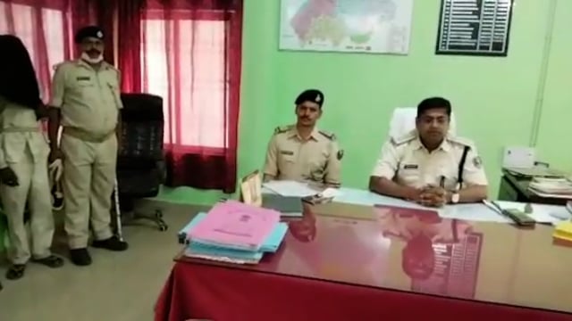 प्रेमी के साथ मिलकर पति की हत्या मामले में देव थाना की पुलिस ने पत्नी और उसके तीन सहयोगियों को किया गिरफ्तार