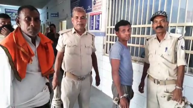 फेसर थाना पुलिस ने एक शराबी एवं एक शराब कारोबारी को किया गिरफ्तार,कारोबारी से 80 बोतल देसी शराब बरामद