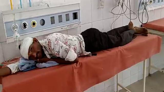 जमीन विवाद में दो पक्षों में झड़प गंभीर अवस्था में लाया गया सदर अस्पताल।