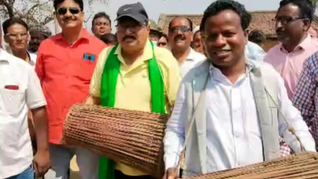 चपुआडीह पंचायत के फुचो परतापुर, रखाटांड एवं नावाडीह में विधायक मद से निर्मित बुढ़ा बुढ़ी थान का उद्घाटन