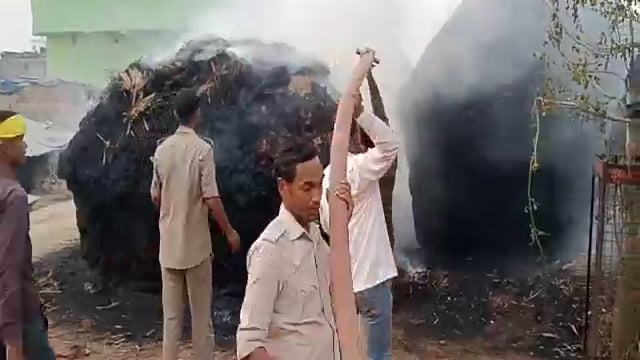 होली के पर्व में पुआल मांगने को लेकर दो पक्षों में जमकर हुई मारपीट दो फायरिंग भी किया
