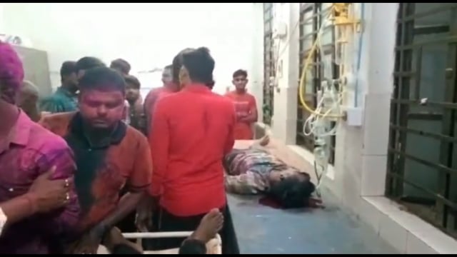  शनिवार की देर शाम शेखपुरा - हुसैनाबाद मुख्य सड़क मार्ग पर दो बाईक के बीच भिडंत में दो मरे , एक पावापुरी रेफर।
