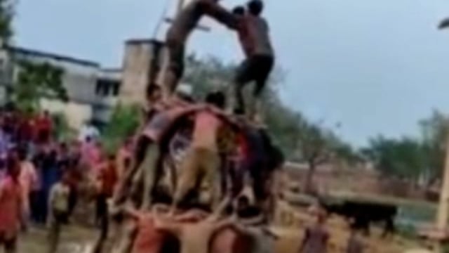 मटका फोड़ कार्यक्रम का आयोजन।