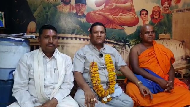 ९५ व्या मराठी साहित्य संमेलनास लता मंगेशकर यांचे नाव न देता महापुरुषांचे नाव  देण्याची निवृत्ती सांगवे यांची मागणी
