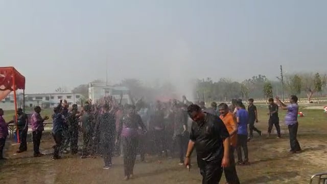 बलरामपुर जनपद के पुलिस लाइन में पुलिस कर्मियों द्वारा धूमधाम से मनाया गया होली त्यौहार।