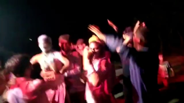 रफीगंज प्रखंड के पोगर पंचायत के जौंधी गांव में ग्रामीणों द्वारा होली के समापन के बाद झुमटा निकाला गया।