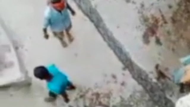 डायन का आरोप लगाकर महिला के साथ मारपीट।