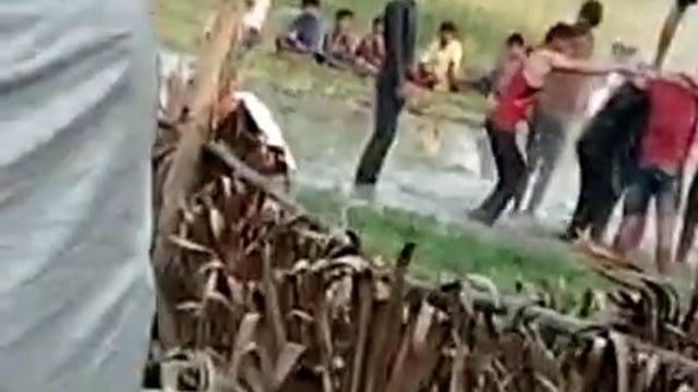 रफीगंज में मटका फोड़ का किया गया आयोजन