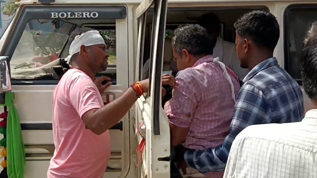 लखीसराय मुंगेर राष्ट्रीय राजमार्ग रामपुर के समीप ट्रक और टेंपो की भिड़ंत में एक की मौत 3 घायल